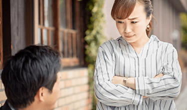 ツタが隣の家まで侵入し苦情が出ている